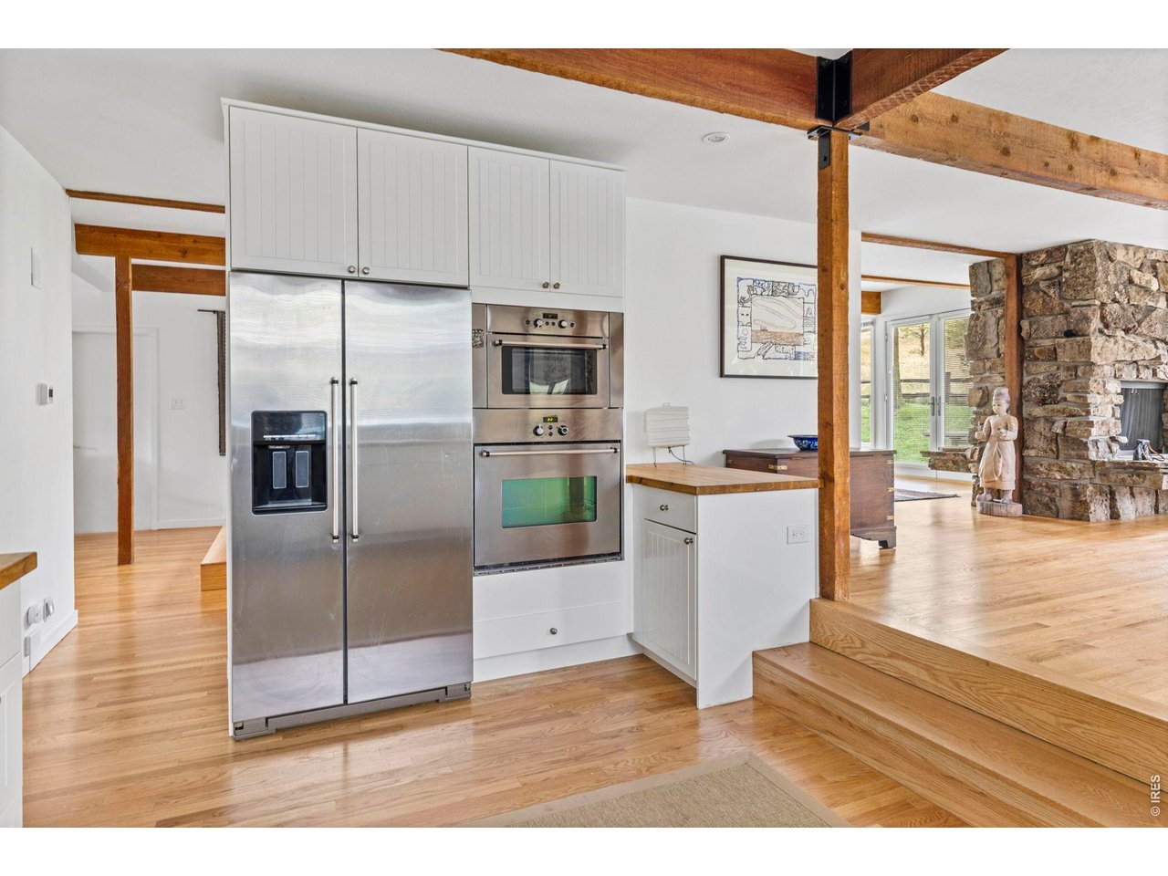 303 Hollyberry Ln