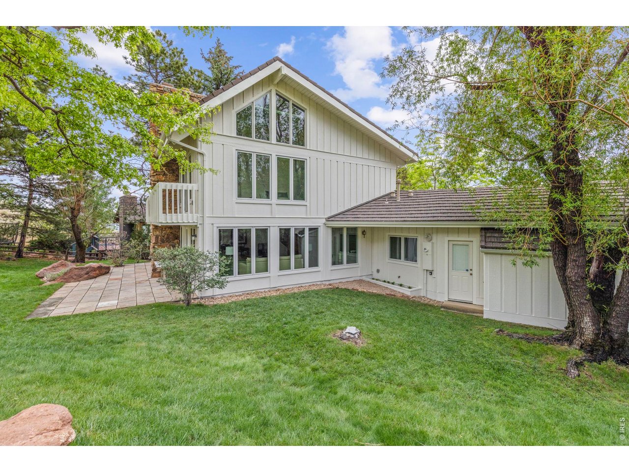 303 Hollyberry Ln