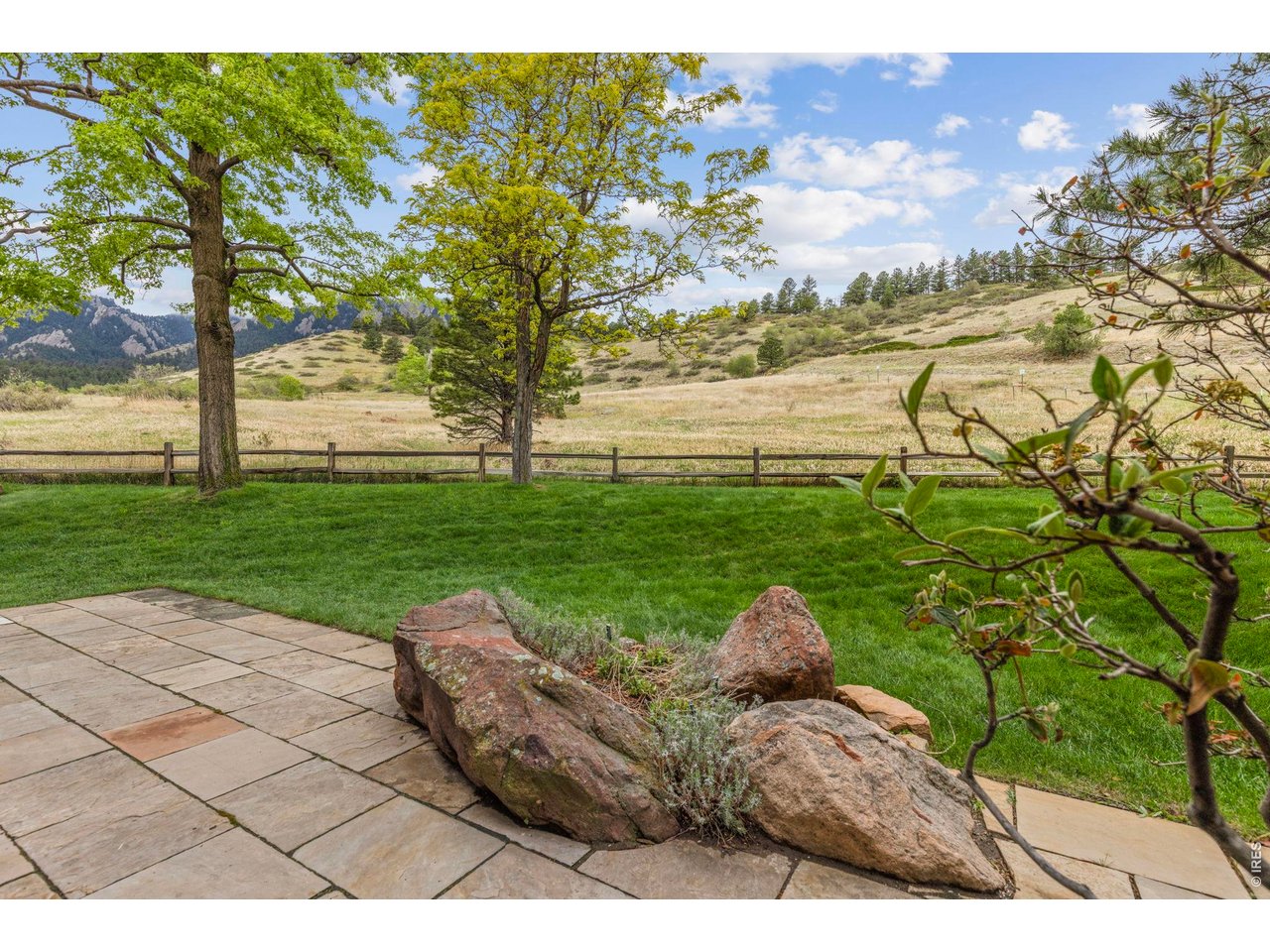 303 Hollyberry Ln