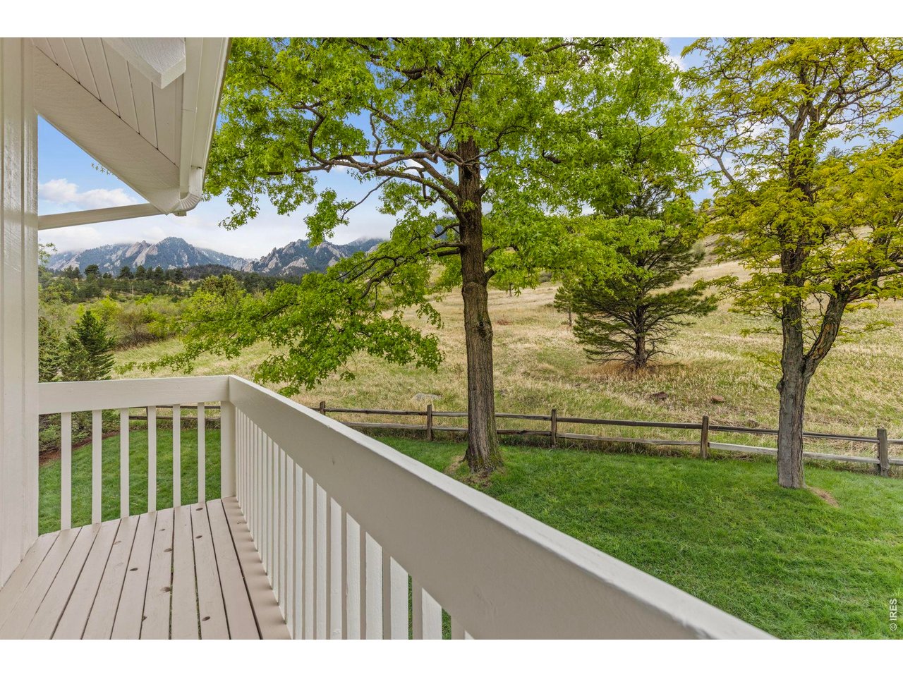 303 Hollyberry Ln