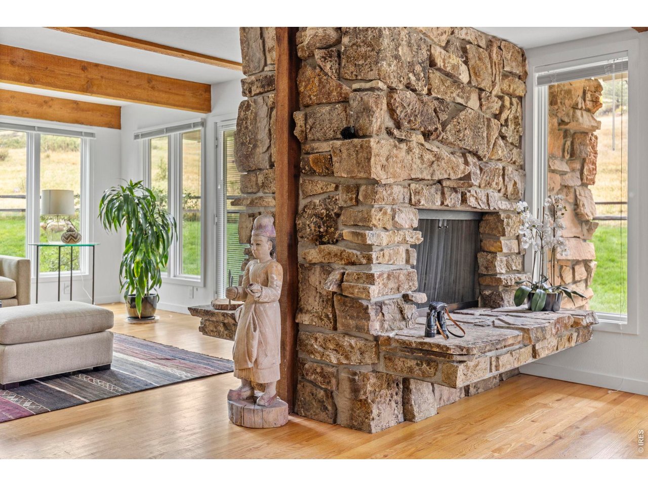 303 Hollyberry Ln