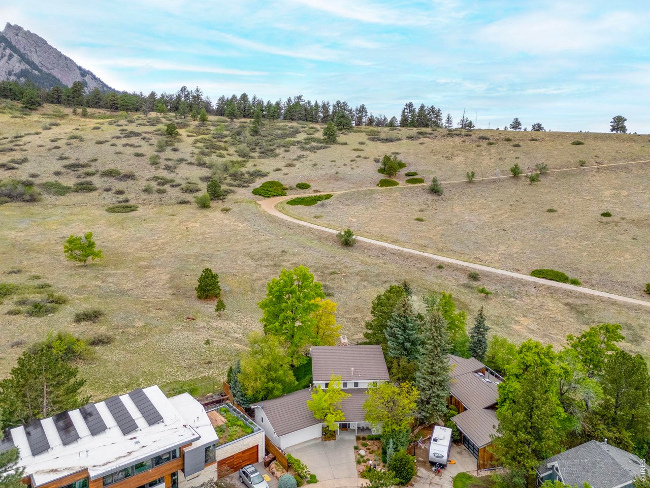 303 Hollyberry Ln
