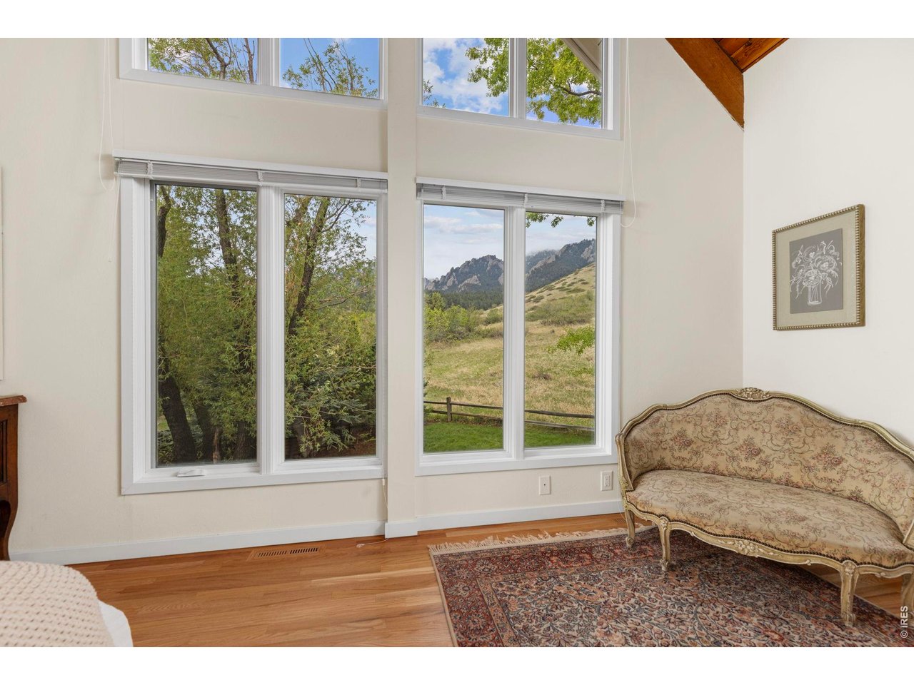 303 Hollyberry Ln
