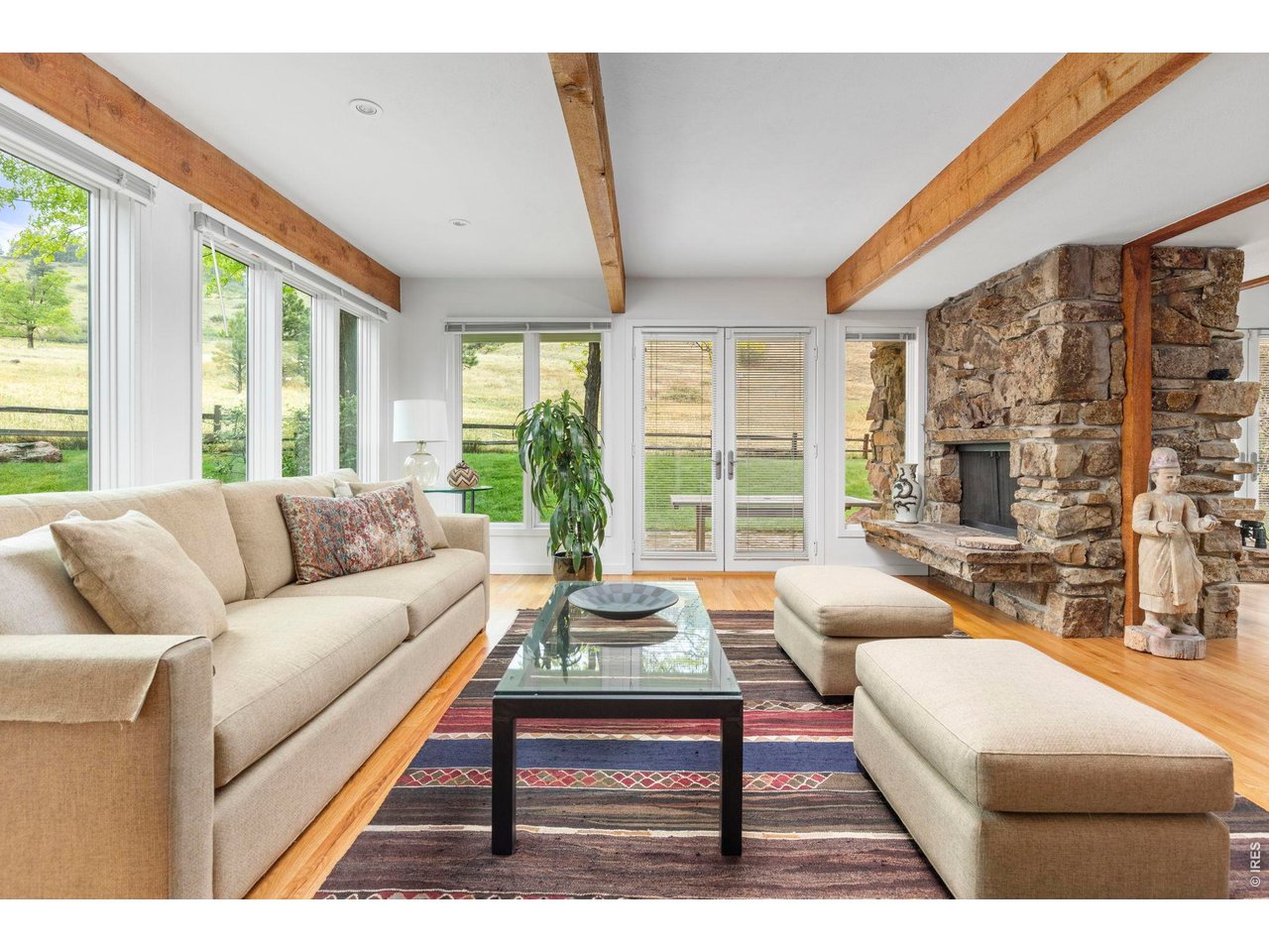 303 Hollyberry Ln