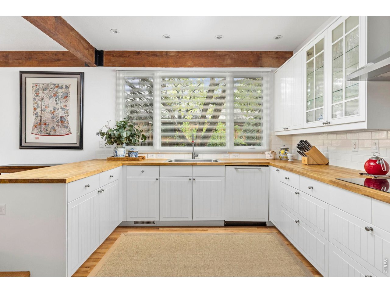 303 Hollyberry Ln