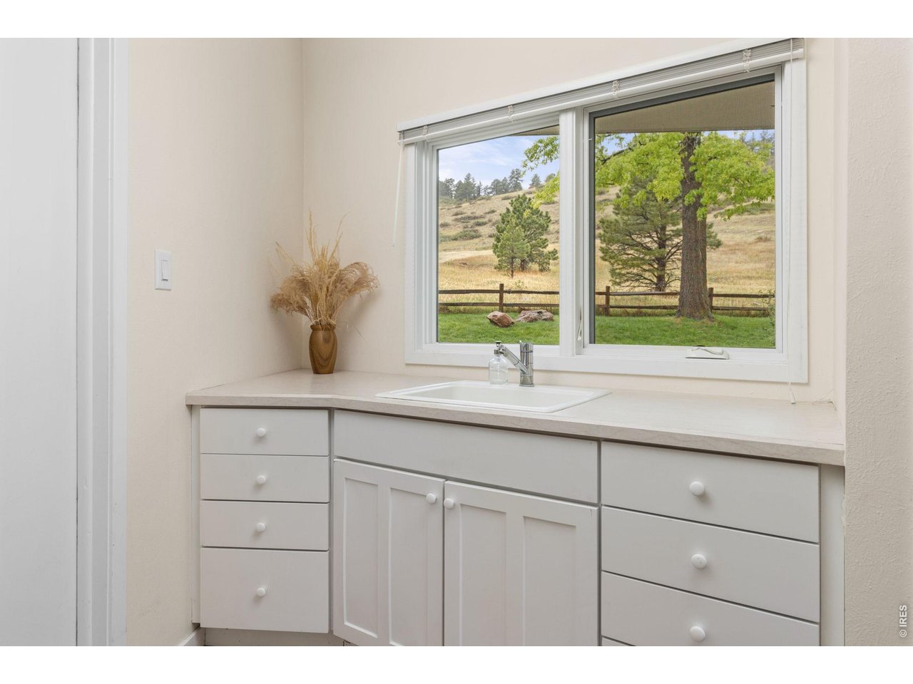 303 Hollyberry Ln
