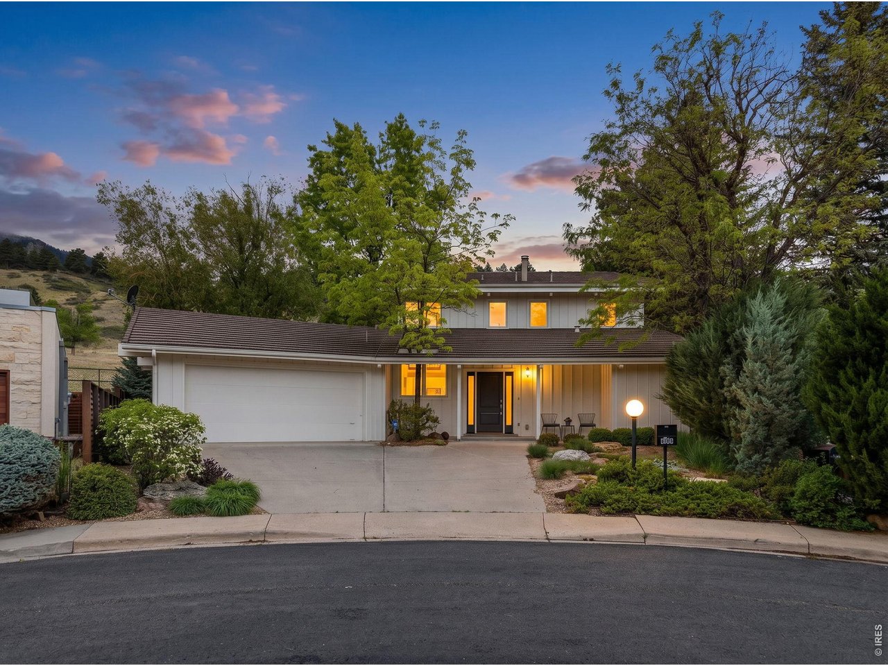 303 Hollyberry Ln
