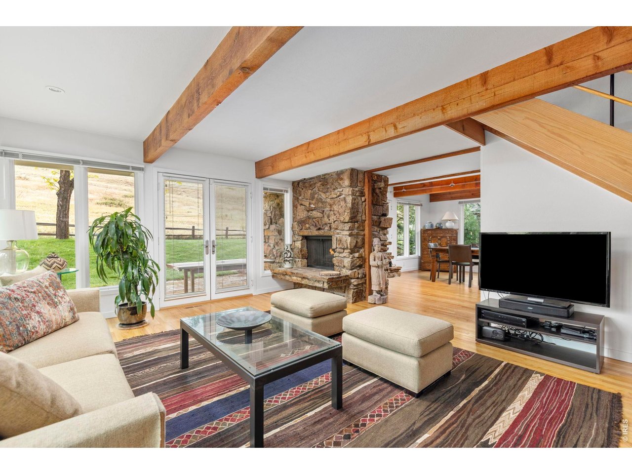 303 Hollyberry Ln