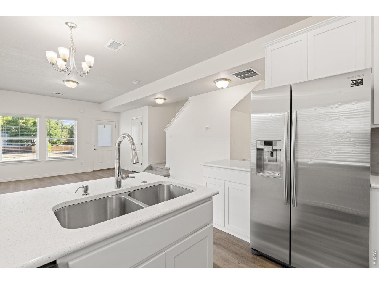 135 S 8th St