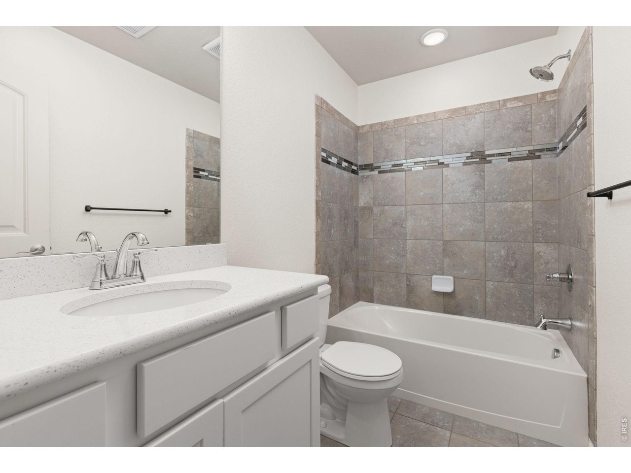 135 S 8th St