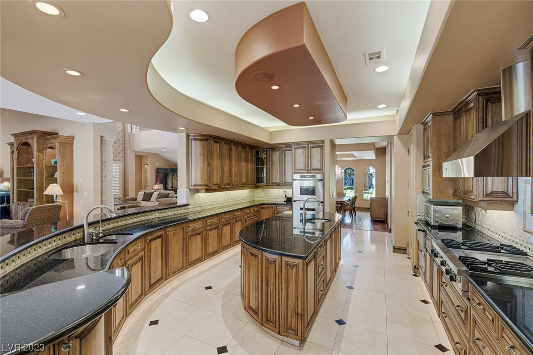 9513 Tournament Canyon Drive