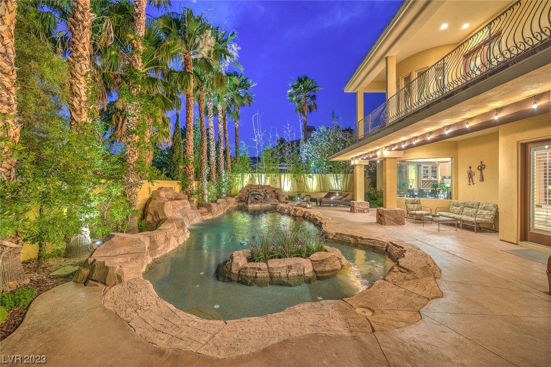 9513 Tournament Canyon Drive