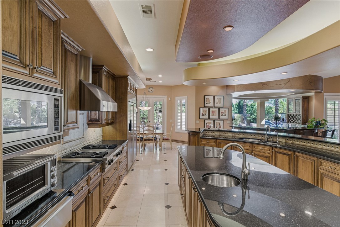 9513 Tournament Canyon Drive