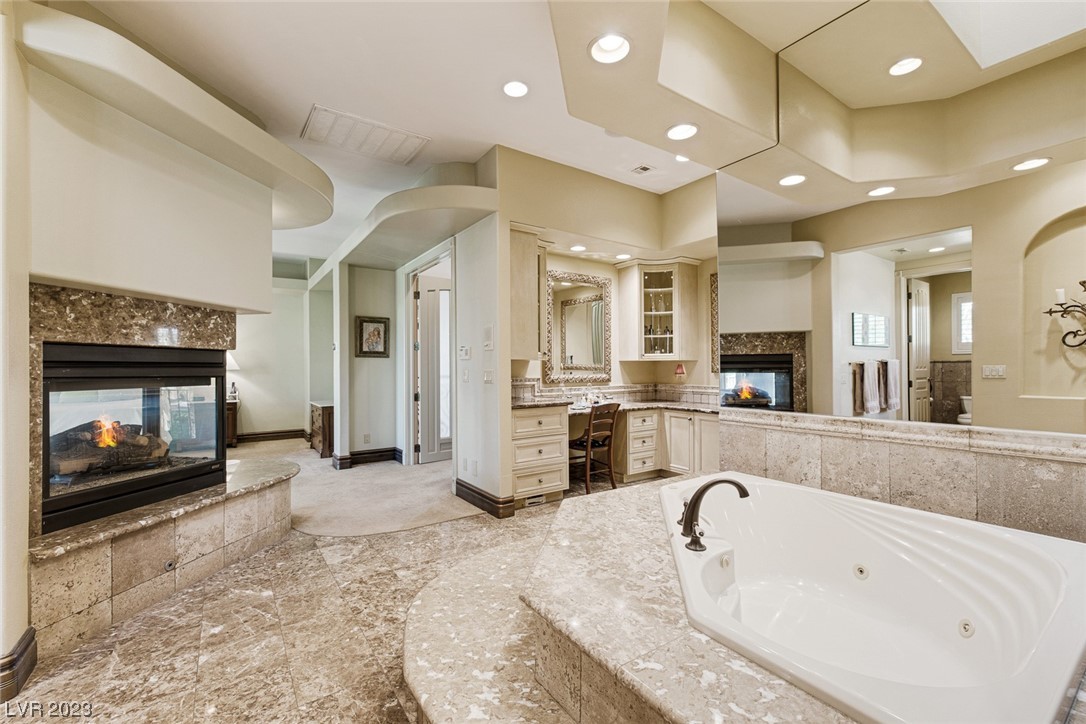 9513 Tournament Canyon Drive