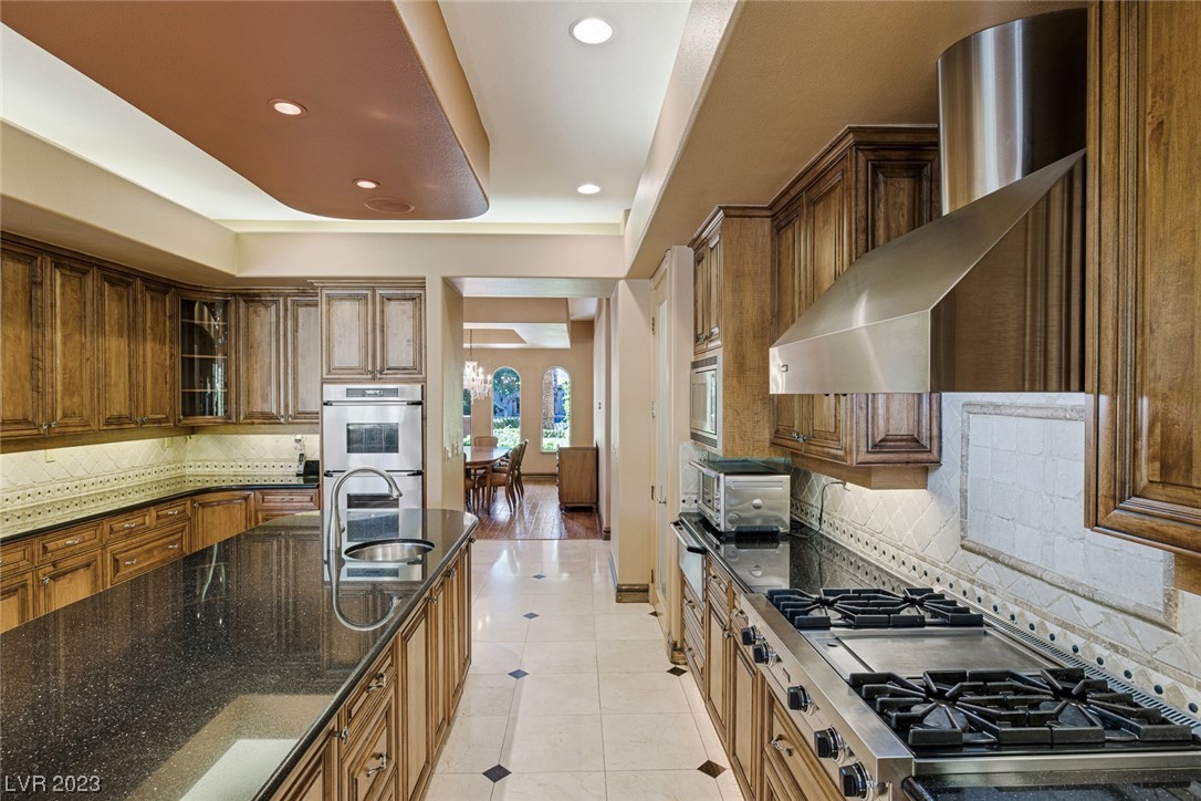 9513 Tournament Canyon Drive