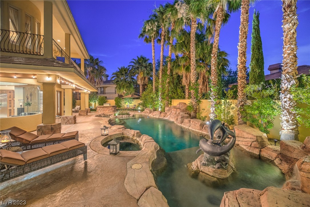9513 Tournament Canyon Drive