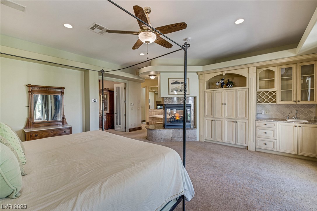 9513 Tournament Canyon Drive