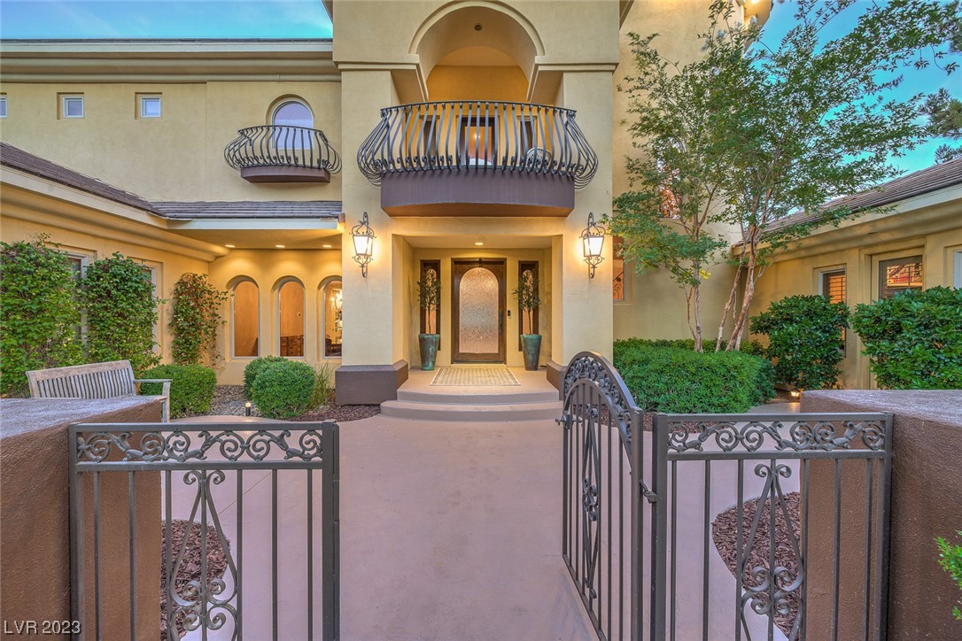 9513 Tournament Canyon Drive