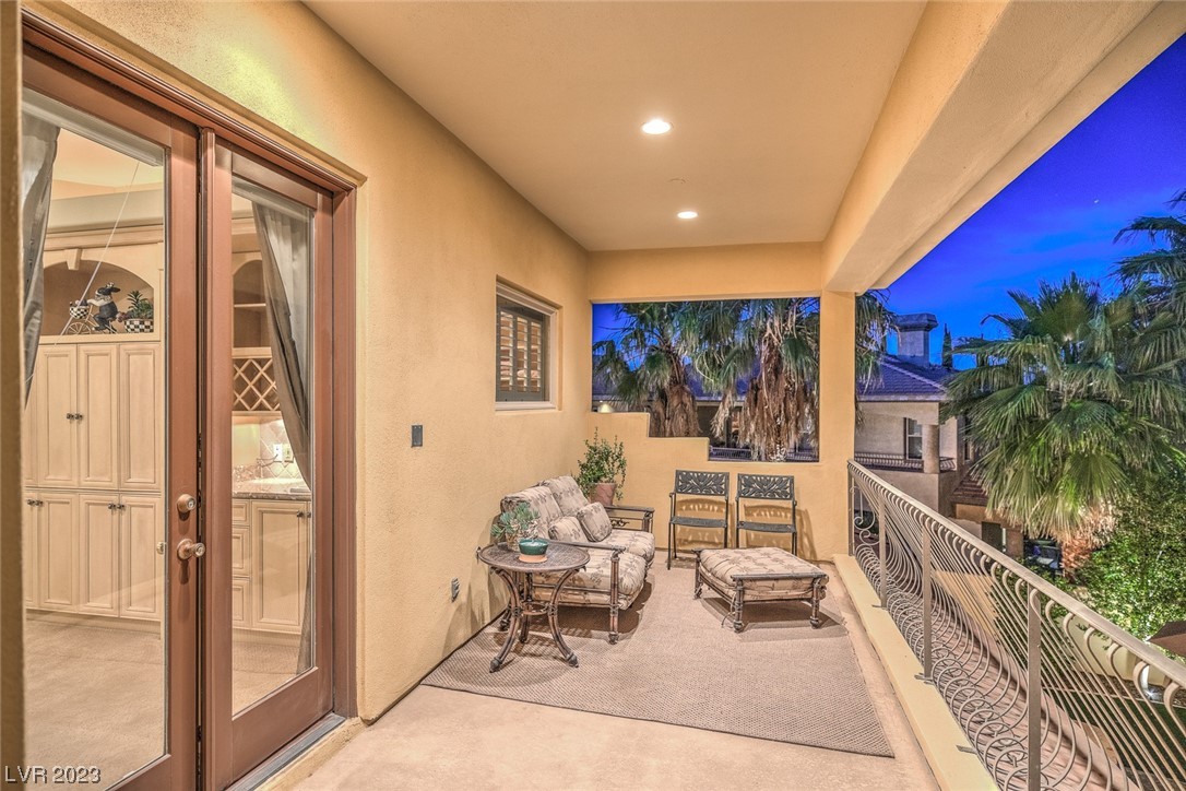 9513 Tournament Canyon Drive