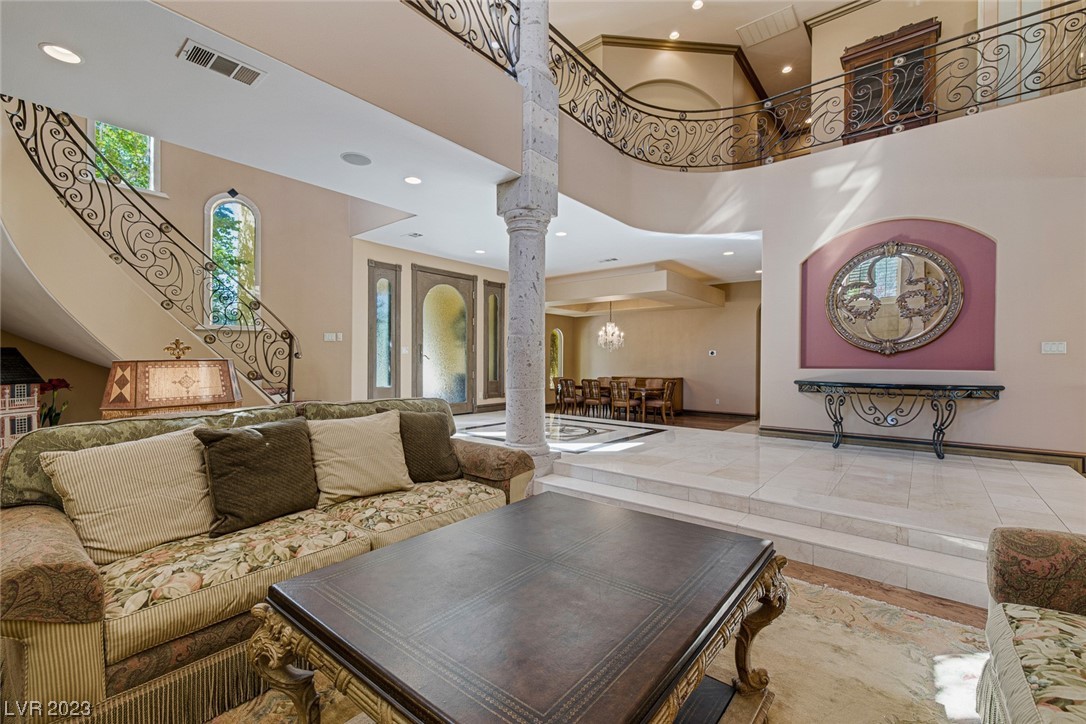 9513 Tournament Canyon Drive