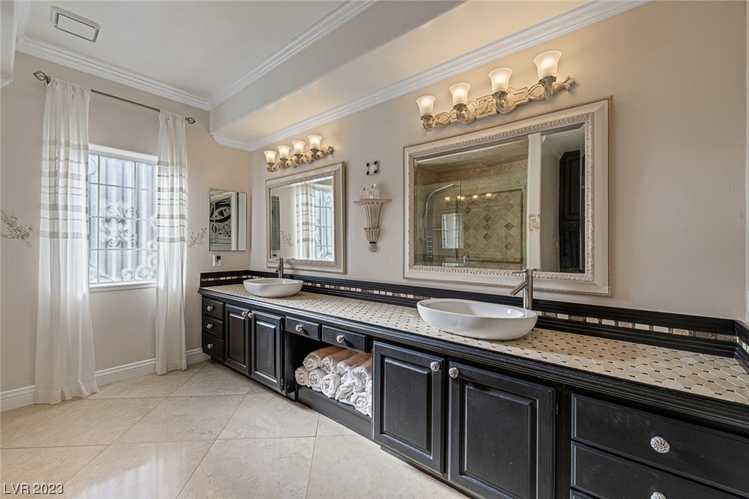 2205 Versailles Court