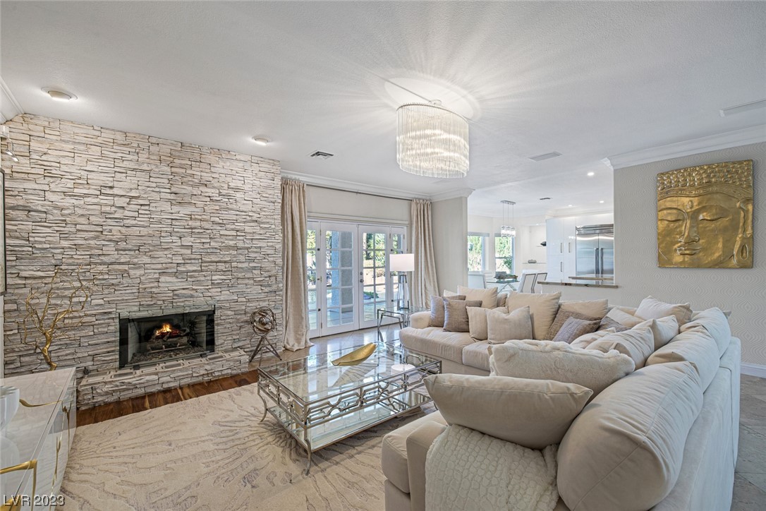2205 Versailles Court