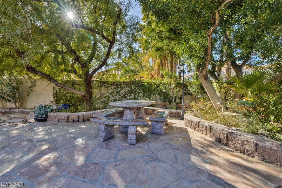 2205 Versailles Court
