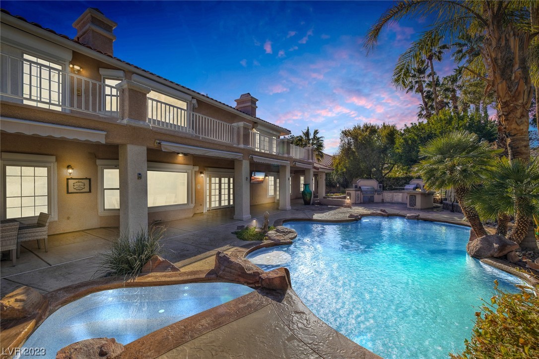 2205 Versailles Court