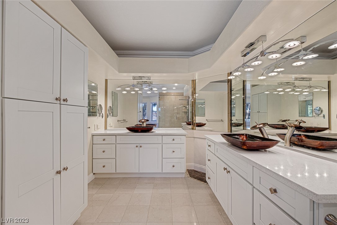 2205 Versailles Court