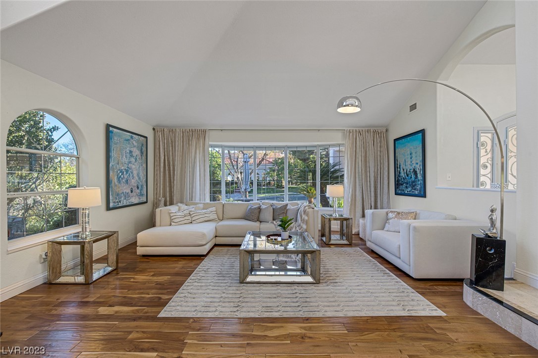 2205 Versailles Court