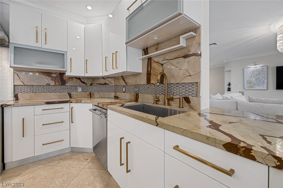 2205 Versailles Court