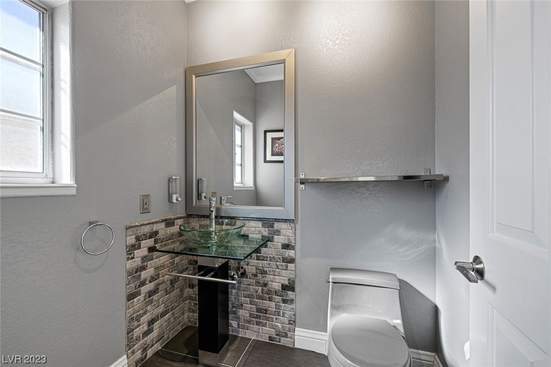 2205 Versailles Court