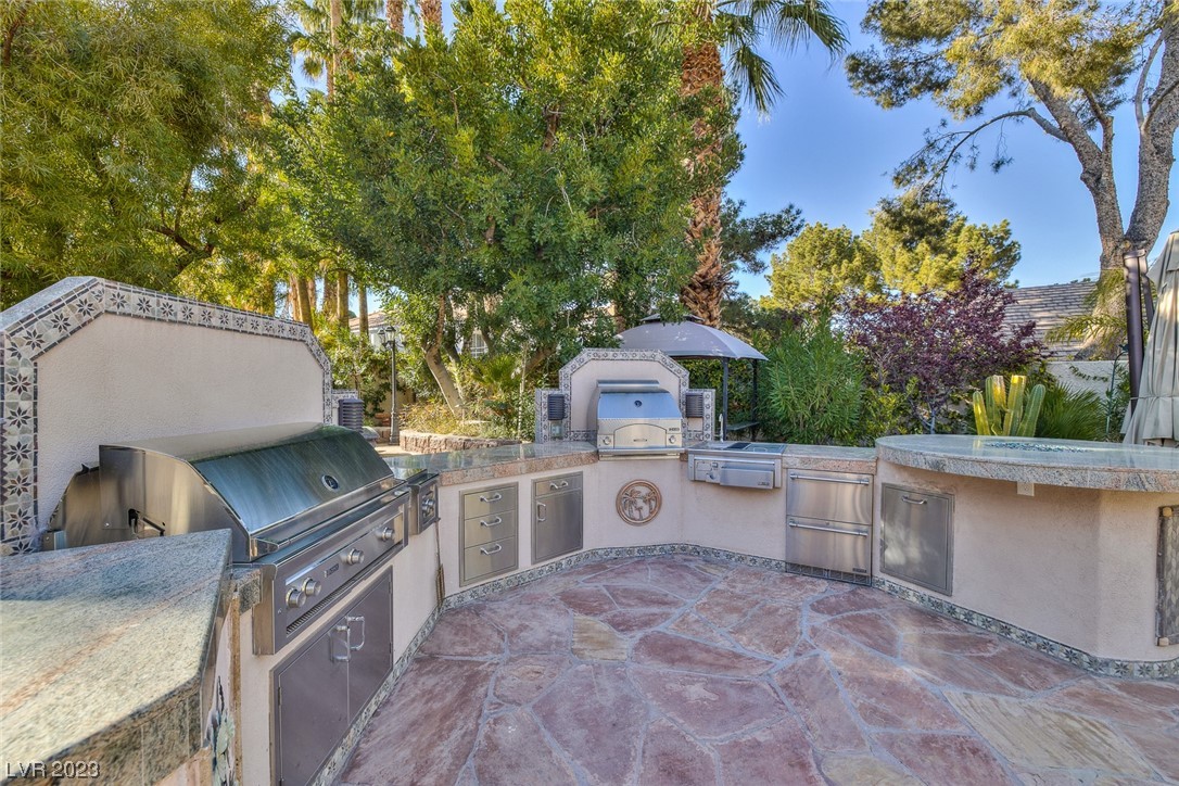 2205 Versailles Court