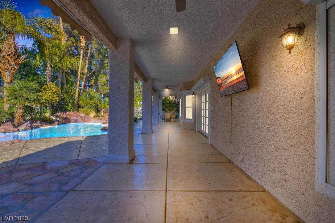 2205 Versailles Court