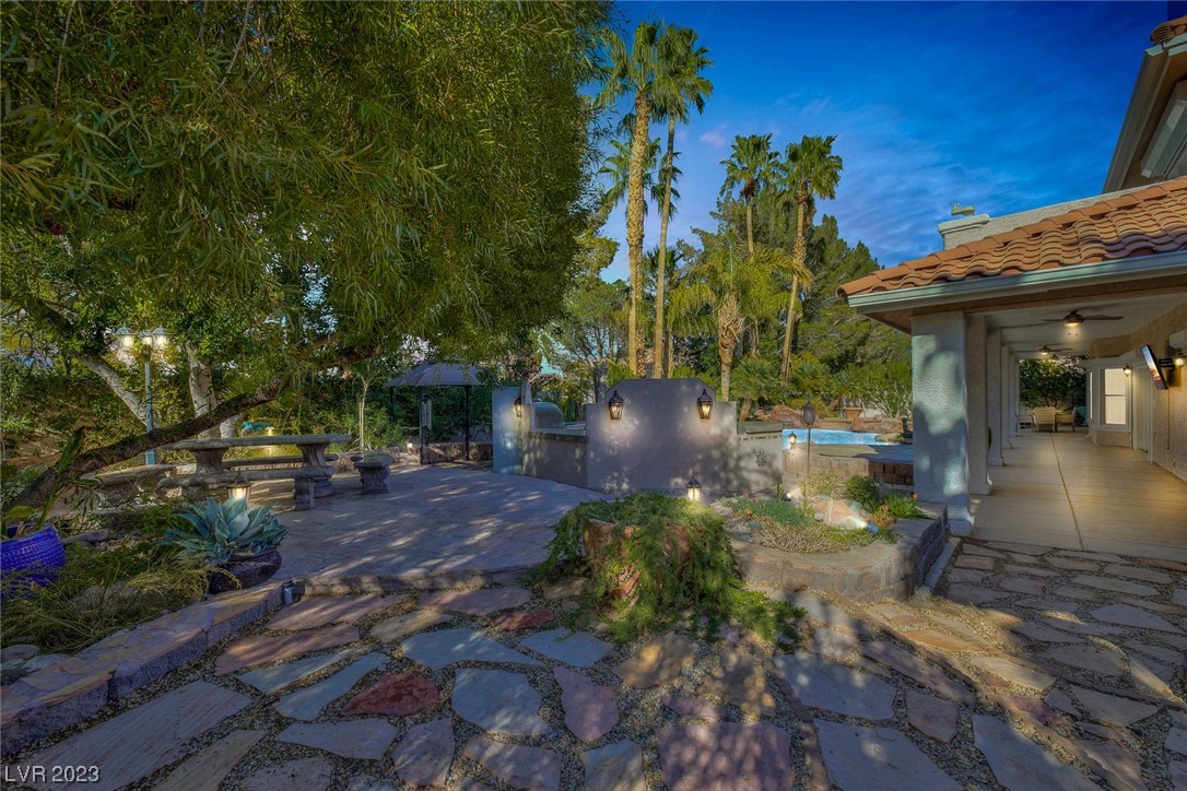 2205 Versailles Court