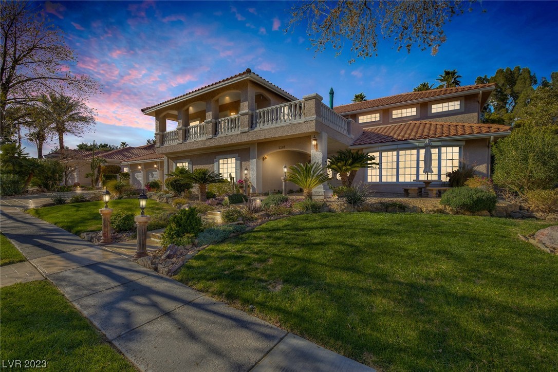 2205 Versailles Court