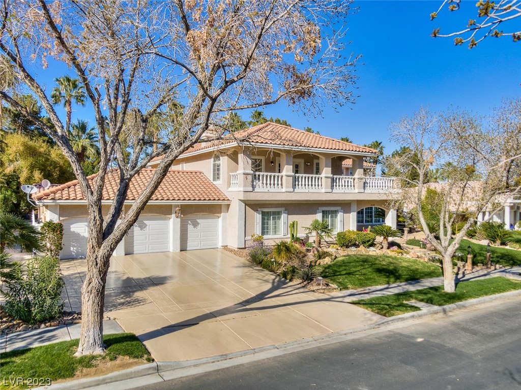 2205 Versailles Court