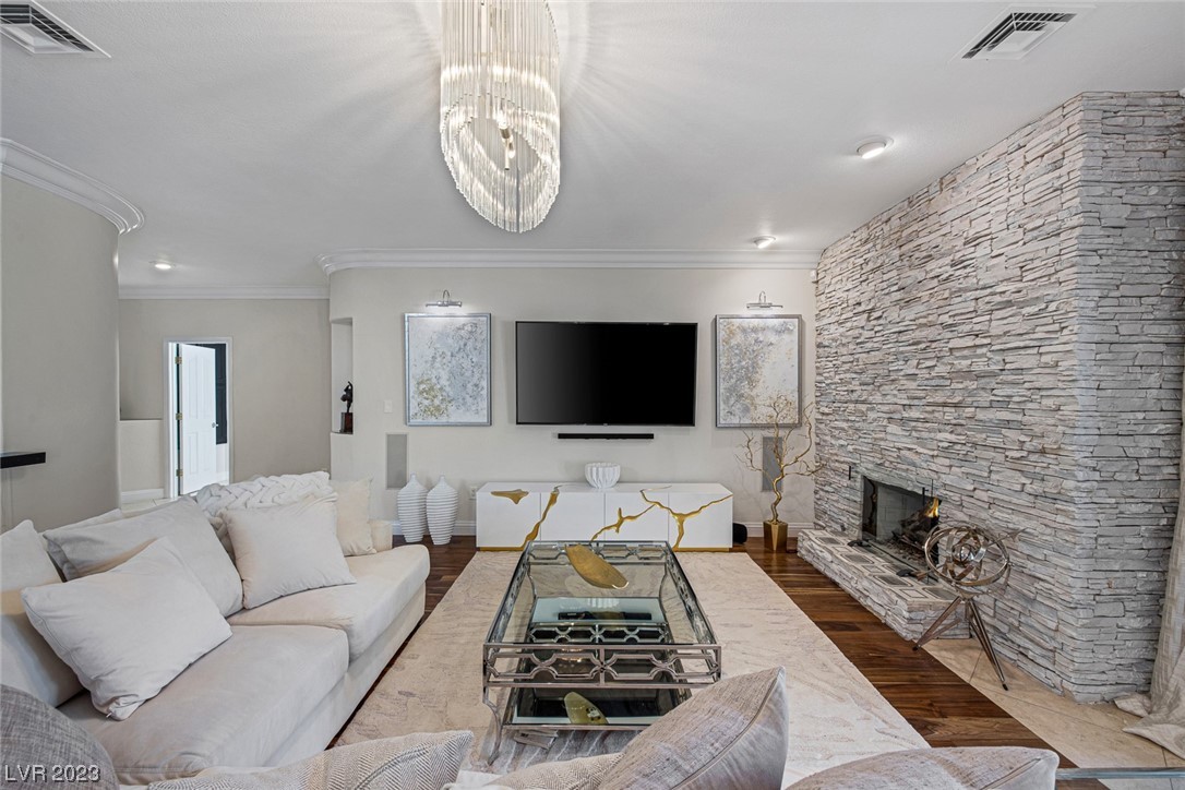 2205 Versailles Court