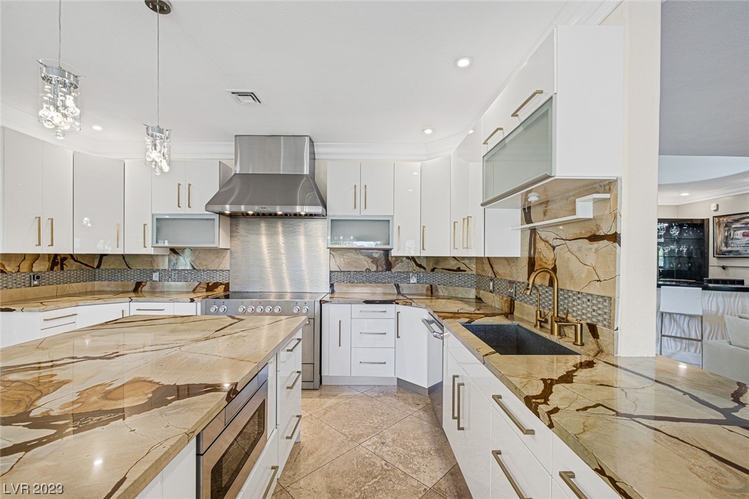 2205 Versailles Court