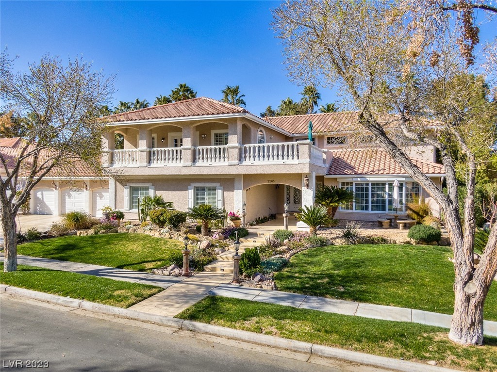 2205 Versailles Court