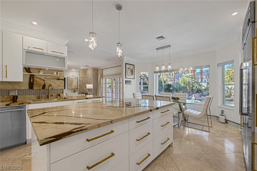 2205 Versailles Court