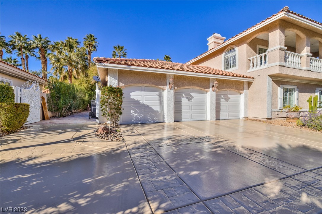 2205 Versailles Court