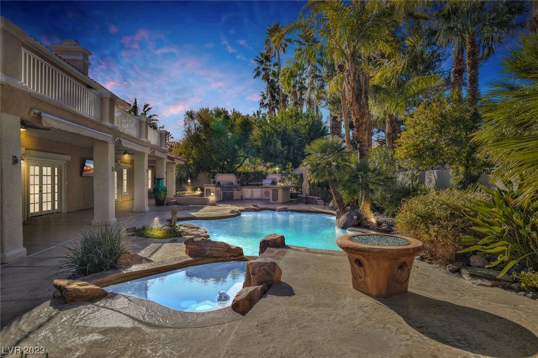 2205 Versailles Court
