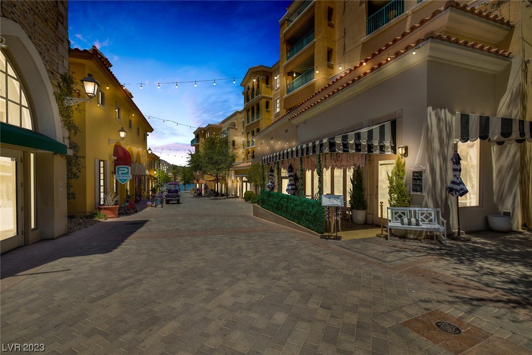 6 Costa Del Sol Court