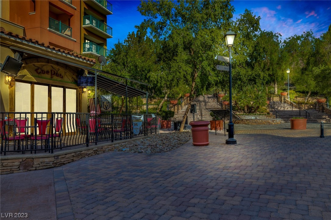 6 Costa Del Sol Court