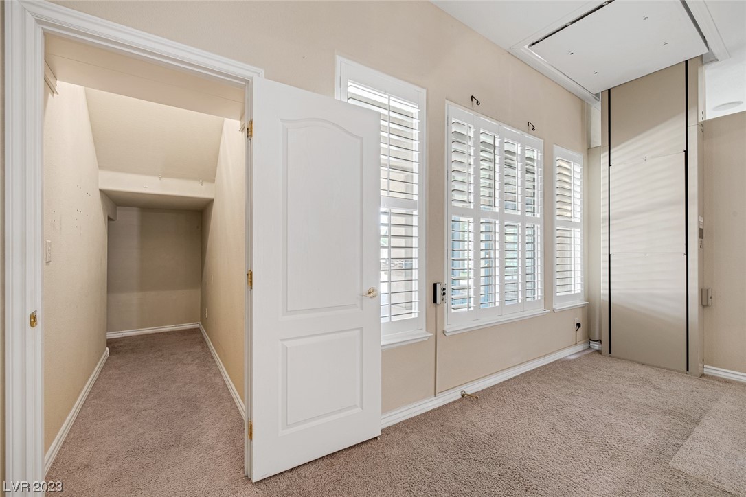 5913 Amber Station Avenue