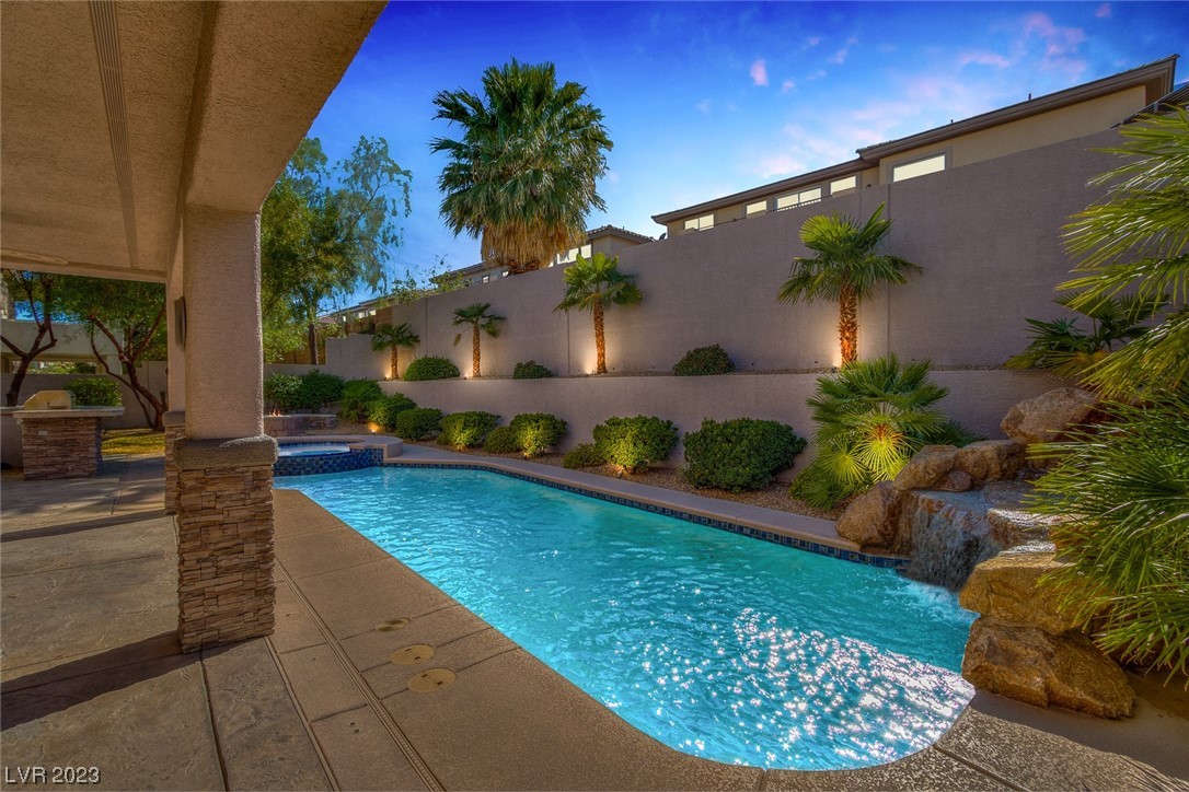 375 Tierras Blancos Court