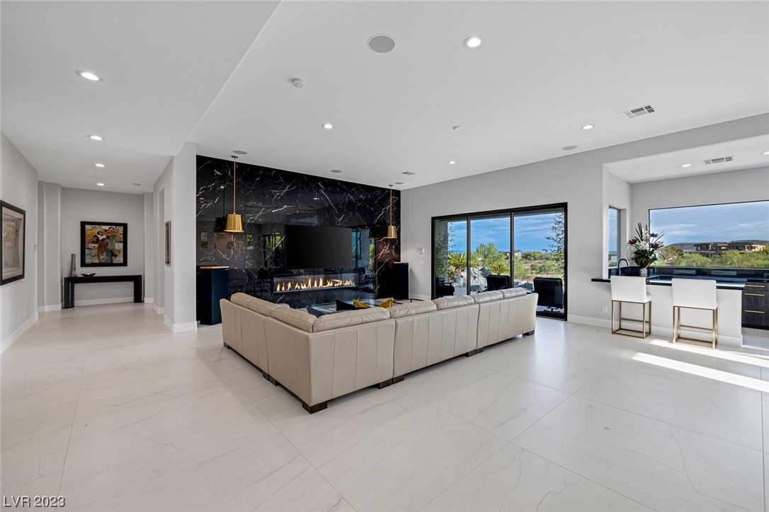 35 Panorama Crest Avenue