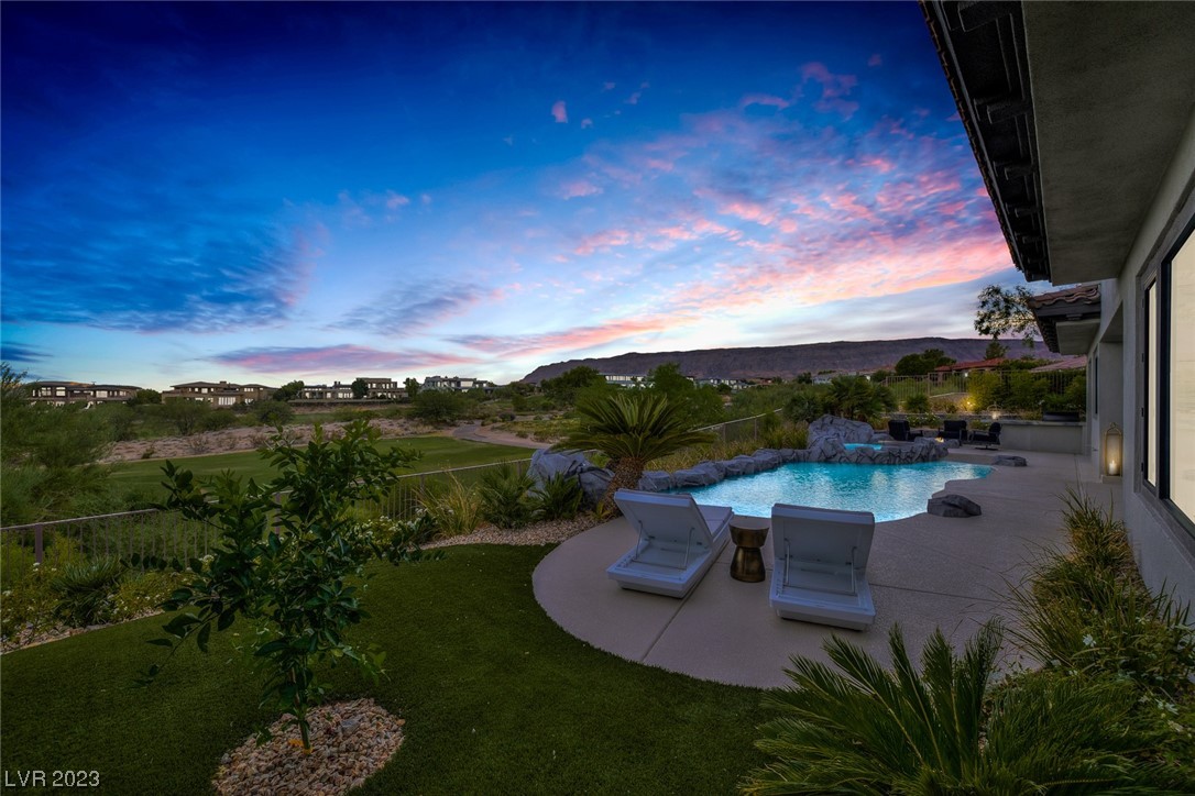 35 Panorama Crest Avenue