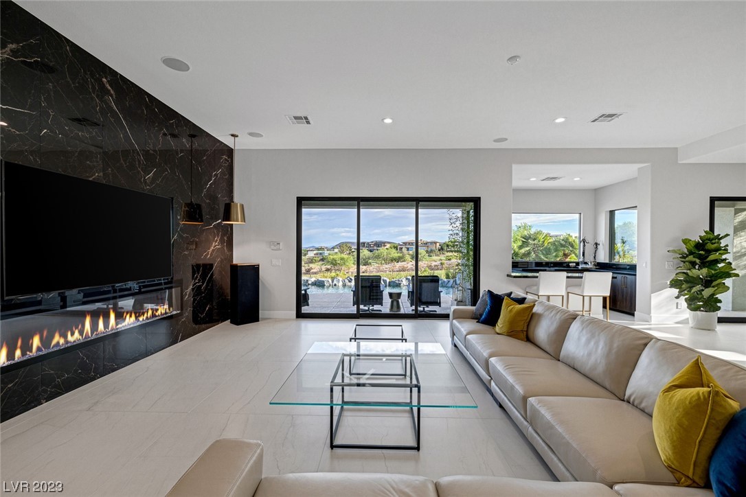 35 Panorama Crest Avenue